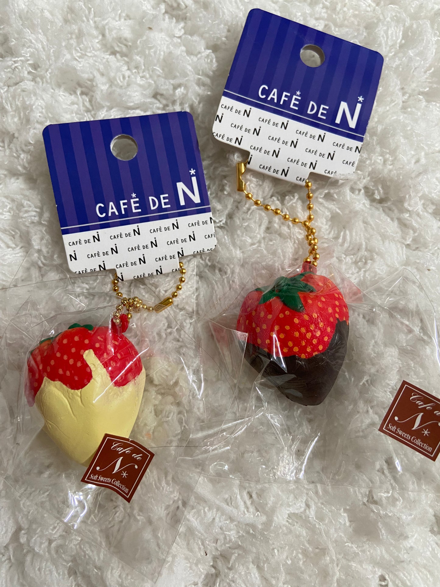 Cafe de n strawberry dipped in chocolate squishy